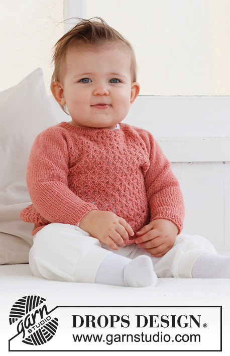 Cotswolds Sweater / DROPS Baby 43-1 - Gebreide trui voor baby’s in DROPS Flora. Het werk wordt van boven naar beneden gebreid, met raglan en kantpatroon. Maten 0 – 2 jaar.
