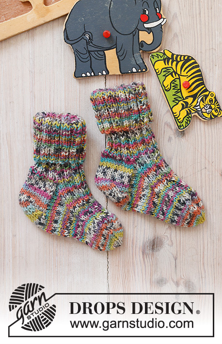 Fantasy Land Socks / DROPS Baby 43-24 - Dětské a baby ponožky pletené pružným vzorem z příze DROPS Fabel. Velikost 0 - 4 roky.