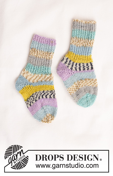 Unicorn Party Socks / DROPS Baby 43-26 - Calcetines a punto para bebés y niños en DROPS Fabel. Tallas 0 - 4 años.