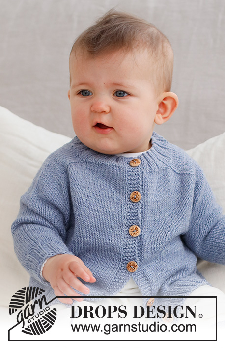 Blue Pebbles Cardigan / DROPS Baby 43-3 - Rozpinany sweter na drutach dla niemowląt i małych dzieci, przerabiany od góry do dołu, z rękawami typu sadle shoulder, z włóczki DROPS BabyMerino. Od rozmiaru wcześniak do 2 lat.