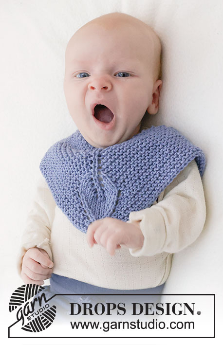 Baby Leaf Bib / DROPS Baby 45-15 - Bavoir tricoté pour bébé en DROPS Cotton Light. Se tricote en allers et retours, de haut en bas, au point mousse et point de feuilles. Du 0 au 4 ans
