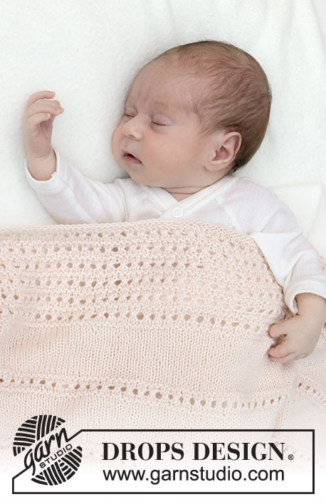 Dream Sand Blanket / DROPS Baby 46-12 - Gebreide babydeken in DROPS BabyMerino. Het werk wordt gebreid met kantpatroon en ribbelsteek.