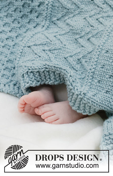 Dot Dot Line Blanket / DROPS Baby 46-3 - Manta tricotada para bebé em DROPS Merino Extra Fine. Tricota-se em idas e voltas com ponto em relevo.
