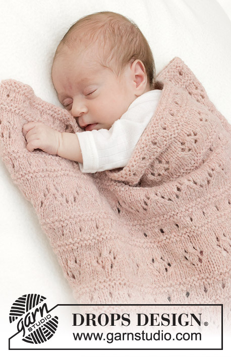 Pink Sea Blanket / DROPS Baby 46-9 - Manta tricotada para bebé em DROPS Sky. Tricota-se com ponto rendado e ponto jarreteira.