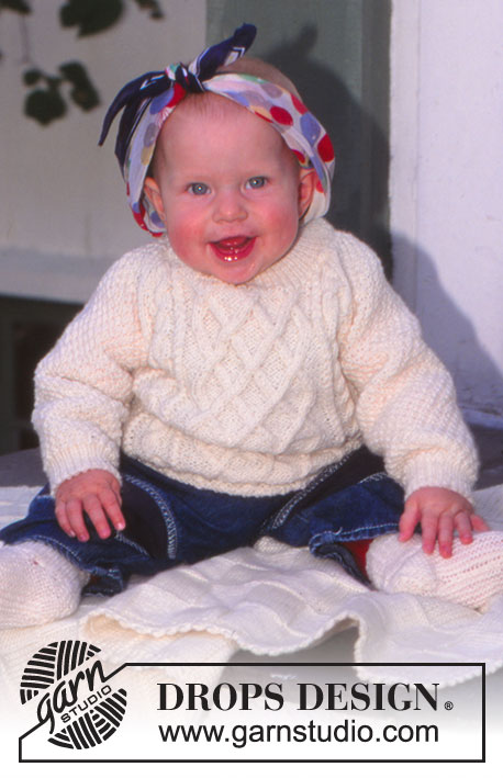 Little Pernille / DROPS Baby 6-2 - Stickad tröja med flätor och raglan samt filt i DROPS Karisma. Sockor i Babyull. Tema: Babyfilt