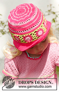 Sweet berries hat / DROPS Children 23-48 - Chapeau crocheté en DROPS Safran. Taille enfant du 3 au 12 ans. 