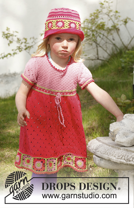 Sweet berry dress / DROPS Children 23-49 - Lapsen neulottu mekko DROPS Safran-langasta. Työssä on lyhyet hihat ja virkattuja isoäidinneliöitä. Koot 3-12 vuotta.