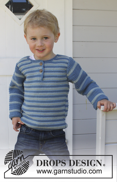 Little Oliver / DROPS Children 24-28 - Sweter na szydełku, z zapinanym pęknięciem przy dekolcie, z włóczki DROPS Merino Extra Fine. Od 3 do 12 lat.