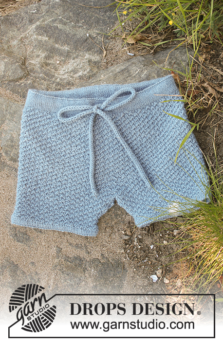 Bay Shorts / DROPS Children 28-5 - Calções tricotados de cima para baixo em ponto de arroz duplo, em DROPS BabyAlpaca Silk ou Drops Safran. Para bebés e crianças dos 0 aos 6 anos.