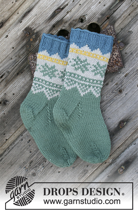Seiland Socks / DROPS Children 30-6 - Strikkede sokker med flerfarvet nordisk mønster til børn. Størrelse 24-37. Arbejdet er strikket i DROPS Merino Extra Fine