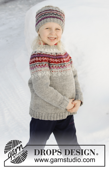 Winter Berries / DROPS Children 32-5 - Dětský pulovr s kruhovým sedlem a norským vzorem pletený shora dolů z příze DROPS Karisma. Velikost 2 – 12 let.
Čelenka s norským vzorem pletená z příze DROPS Karisma.