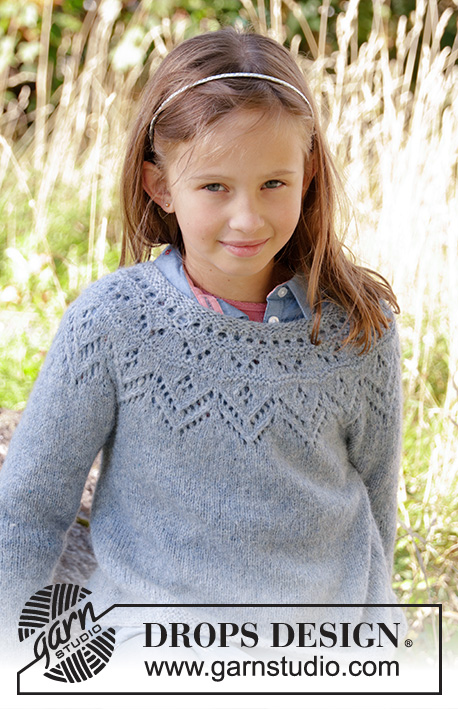 Agnes Sweater / DROPS Children 34-10 - Sweter dziecięcy na drutach, przerabiany od góry do dołu, z włóczki DROPS Sky, z zaokrąglonym karczkiem ściegiem ażurowym, dżersejem i ściegiem francuskim. Od 3 do 12 lat.