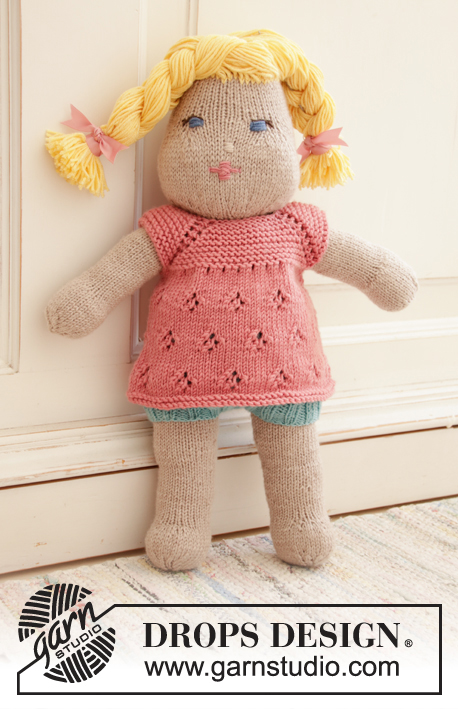 Summer Cora / DROPS Children 35-14 - Vestido de boneca tricotado de cima para baixo em DROPS Merino Extra Fine, com cavas raglan, ponto rendado e ponto jarreteira.