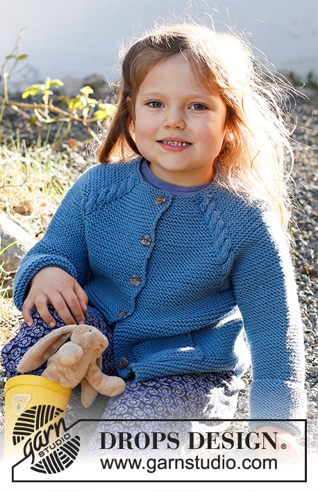 Autumn Smiles Cardigan / DROPS Children 37-15 - Gebreid vest voor baby’s en kinderen in DROPS Merino Extra Fine. Het werk wordt van boven naar beneden gebreid met raglan, ribbelsteek, kabels en zakken. Maten 6 maanden - 8 jaar.