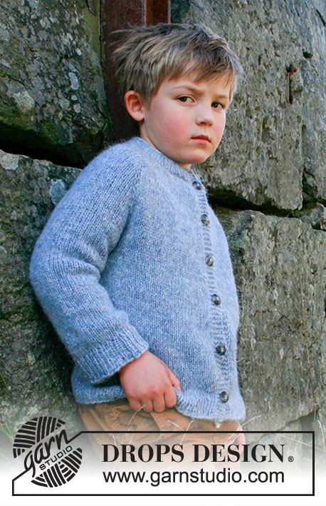 Outdoor Adventure Jacket / DROPS Children 40-17 - Dziecięcy sweter rozpinany na drutach, przerabiany od góry do dołu, z włóczki DROPS Air, z rękawami typu saddle shoulder. Od 3 do 14 lat.