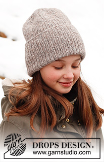 Winter Smiles Hat / DROPS Children 41-22 - Strikket lue / hipsterlue med vrangbord til barn i DROPS Air. Størrelse 2 – 12 år.