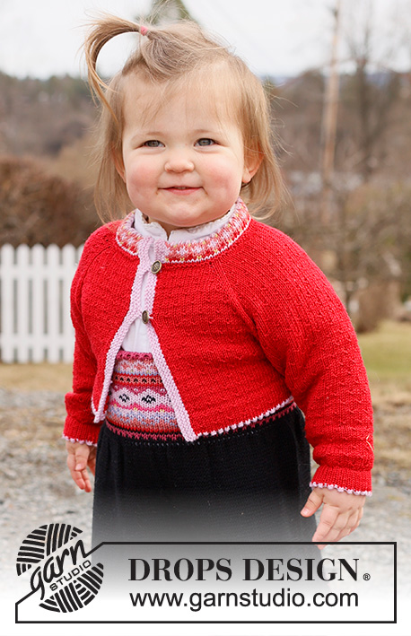 Hipp Hipp Hurra Jacket / DROPS Children 44-2 - Dziecięcy krótki rozpinany sweter na drutach, przerabiany od góry do dołu z włóczki DROPS Baby Merino. Z żakardem norweskim i reglanowymi rękawami. Od 6 miesięcy do 6 lat.