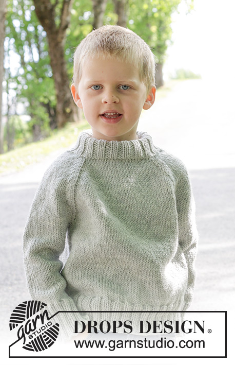 Sea Salt / DROPS Children 47-10 - Pull tricoté de haut en bas pour enfant en DROPS Alaska. Se tricote avec emmanchures raglan et col doublé. Du 2 au 12 ans.