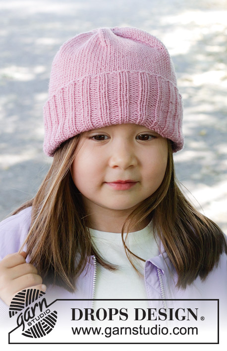 Candy Kiss Hat / DROPS Children 47-27 - Dziecięca czapka na drutach, z włóczki DROPS Merino Extra Fine. Wykonana dżersejem, z wyłożeniem na dole. Od 2 do 12 lat.