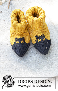 Holy Socks! / DROPS Children 47-30 - Kapcie dziecięce na drutach, z włóczki DROPS Alaska. Przerabiane od palców, z żakardem w nietoperze. Od 24 do 43. Temat: Halloween.