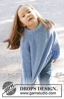 Little Cloud Blue Sweater / DROPS Children 47-4 - Gestrickter Pullover für Kinder in DROPS Air. Die Arbeit wird von oben nach unten glatt rechts mit doppelter Halsblende und Raglan gestrickt. Größe 2 – 12 Jahre.
