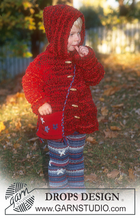 Fall Firecracker / DROPS Children 9-6 - Sweater with hood and pockets in Big Bouclè. 
Trousers and Bag in Alpaca.